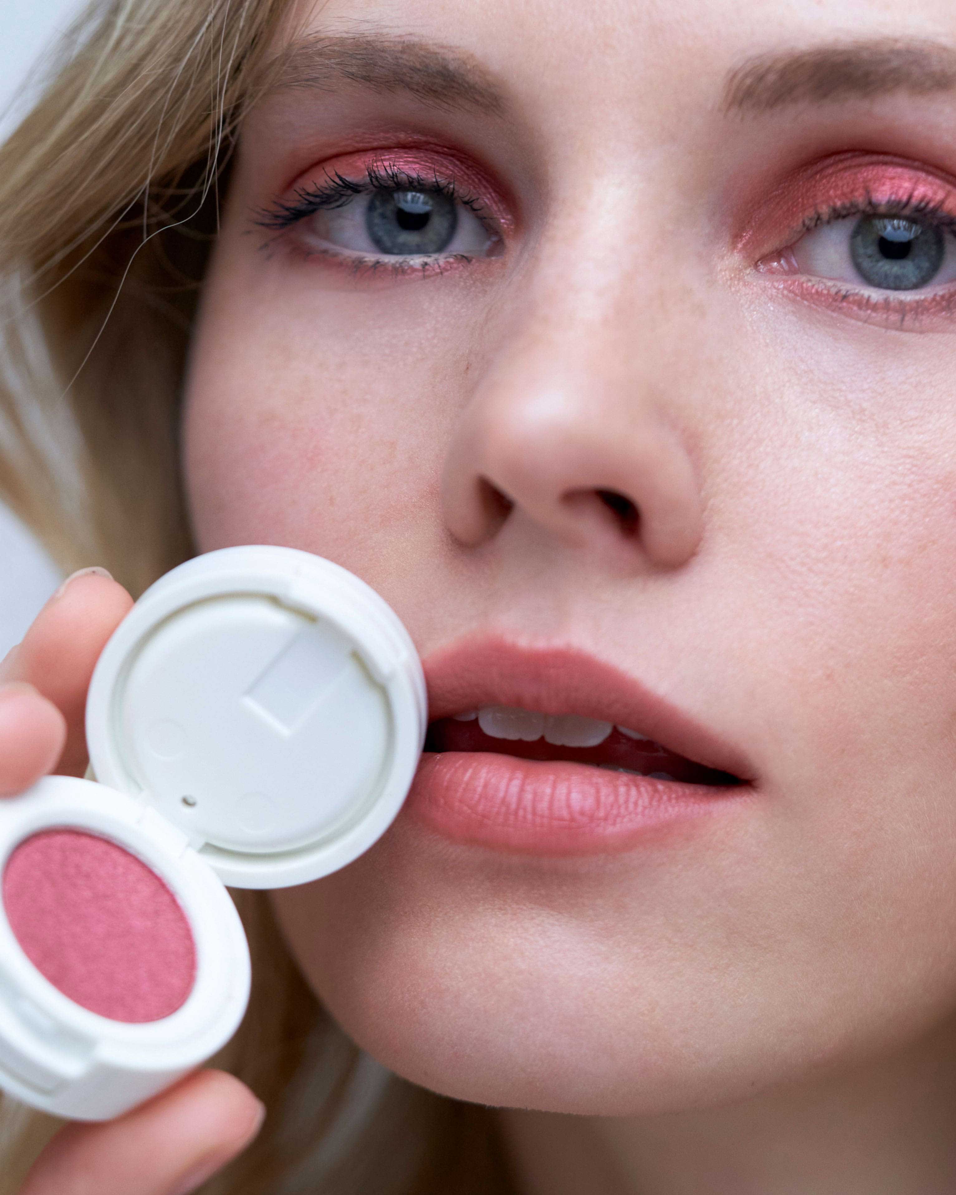 Eyeshadow Tower - Image 22