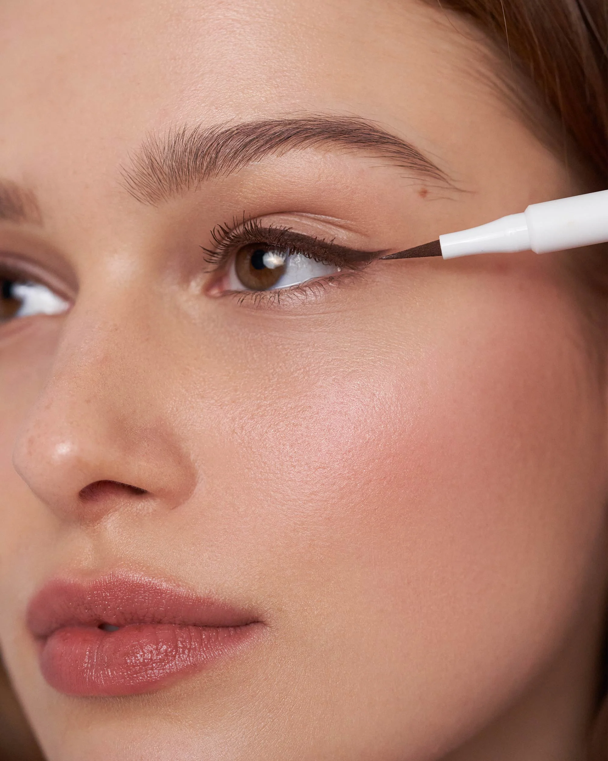 Liquid Eyeliner - Image 4